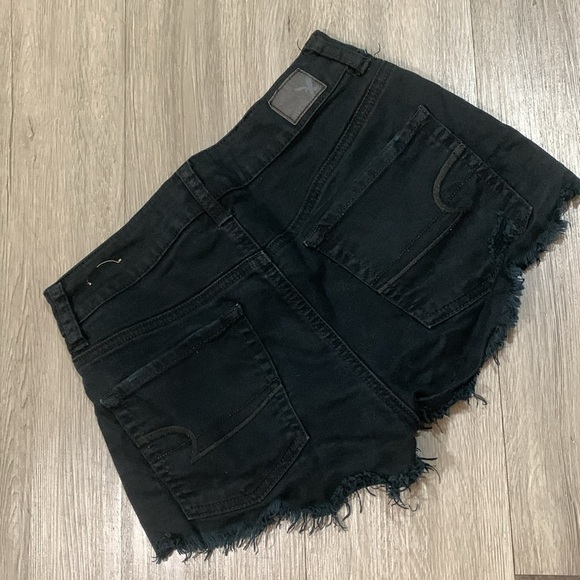 American Eagle Stretch Black Distressed Denim Shorts size 4 - Picture 4 of 8